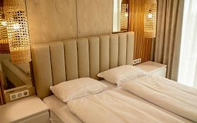 Panorama Deluxe Apartments - Pool & Free Parking
